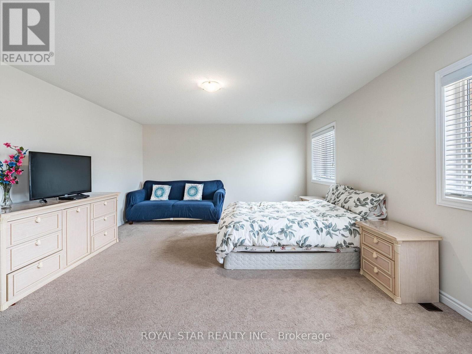 178 Newhouse Boulevard, Caledon, ON - Indoor Photo Showing Bedroom