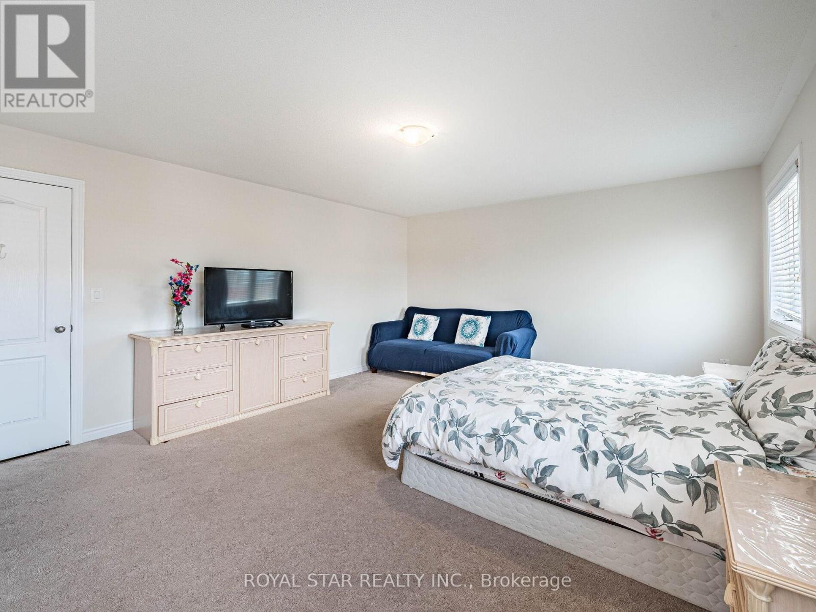178 Newhouse Boulevard, Caledon, ON - Indoor Photo Showing Bedroom