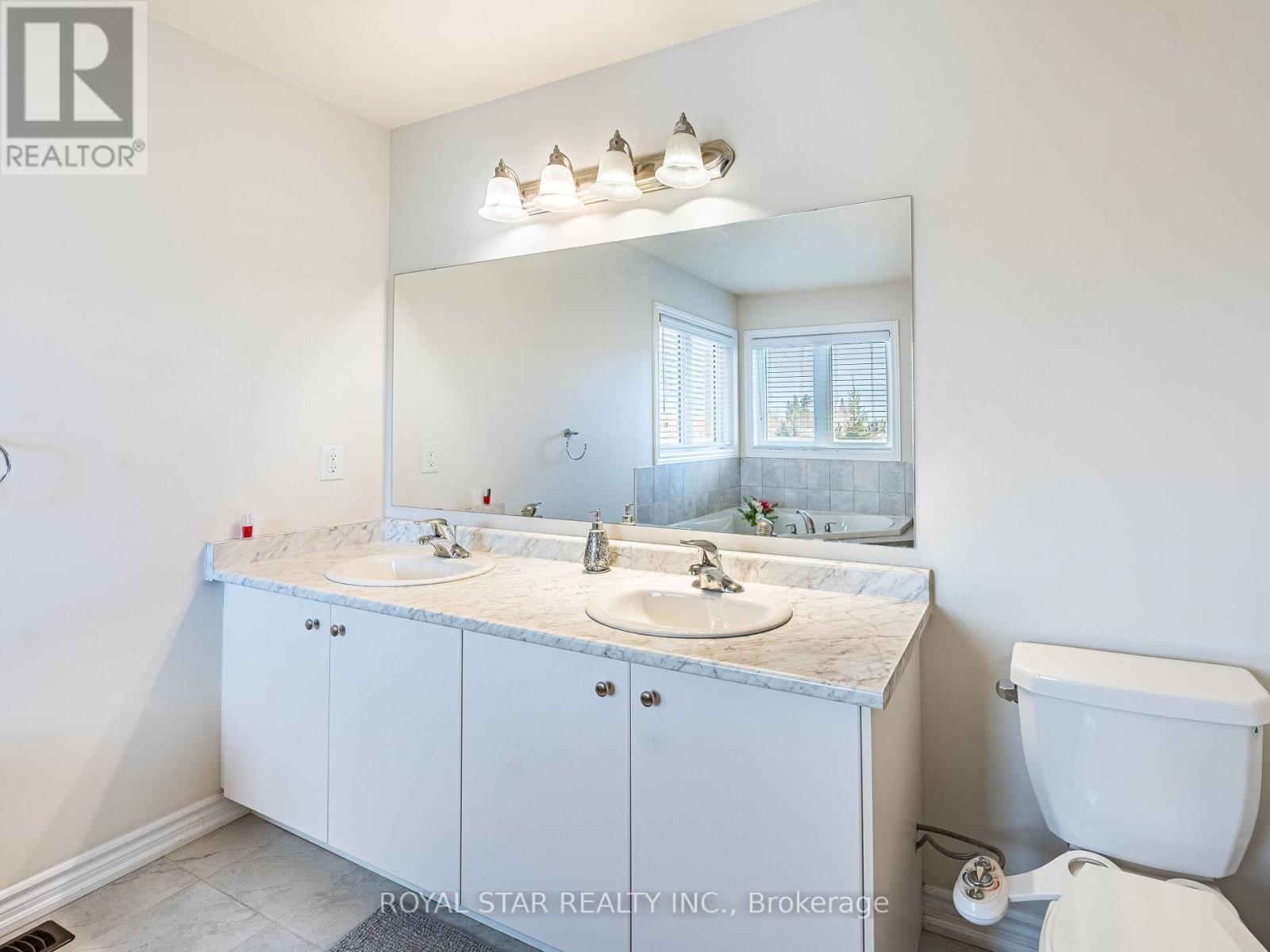 178 Newhouse Boulevard, Caledon, ON - Indoor Photo Showing Bathroom