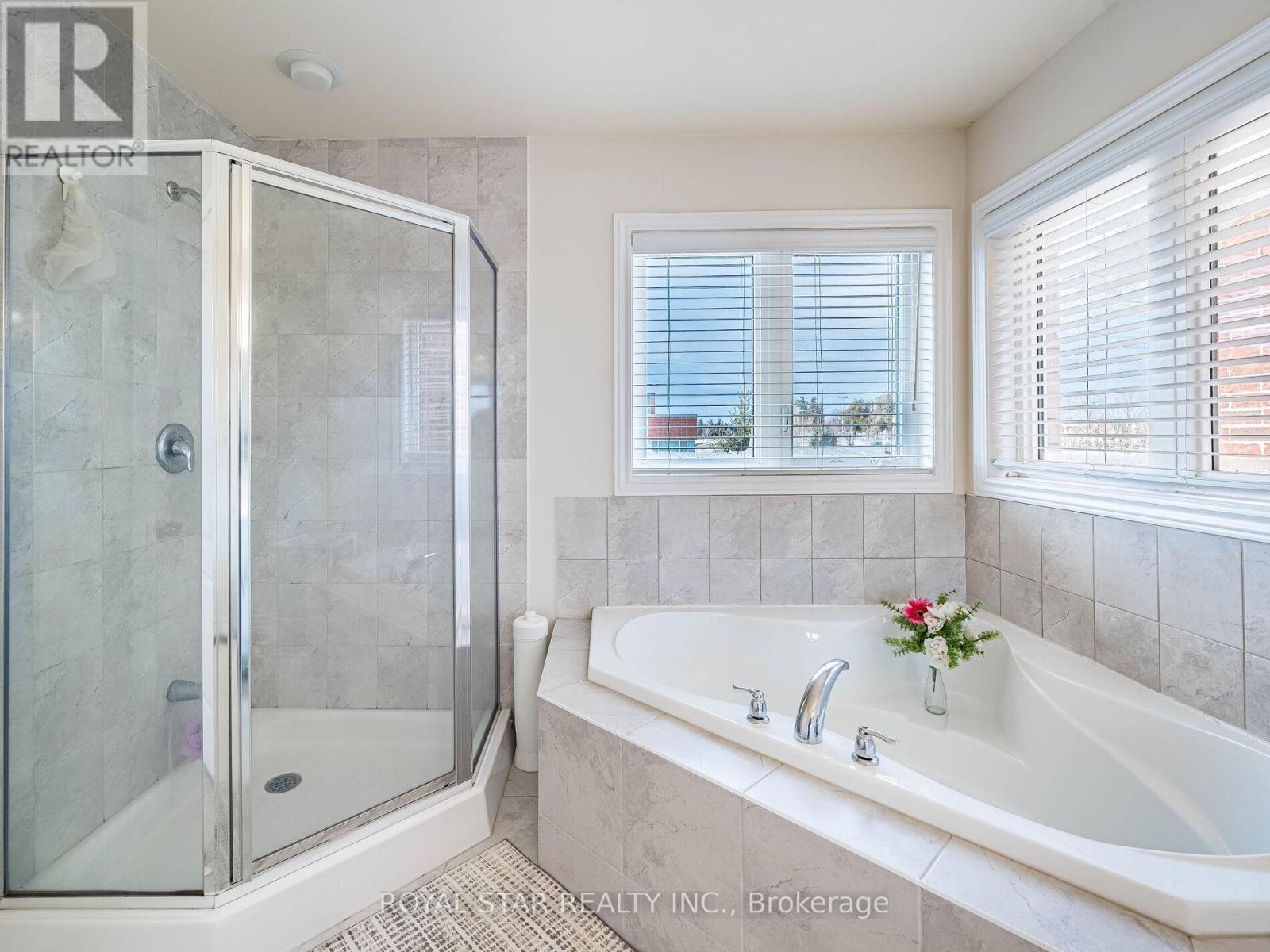 178 Newhouse Boulevard, Caledon, ON - Indoor Photo Showing Bathroom