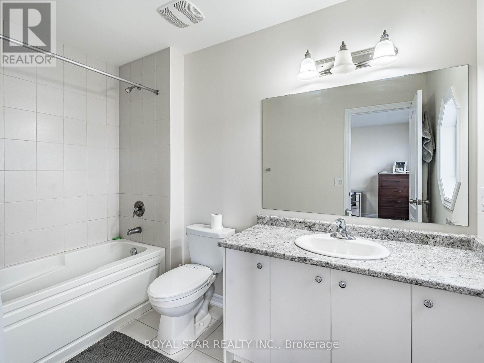 178 Newhouse Boulevard, Caledon, ON - Indoor Photo Showing Bathroom