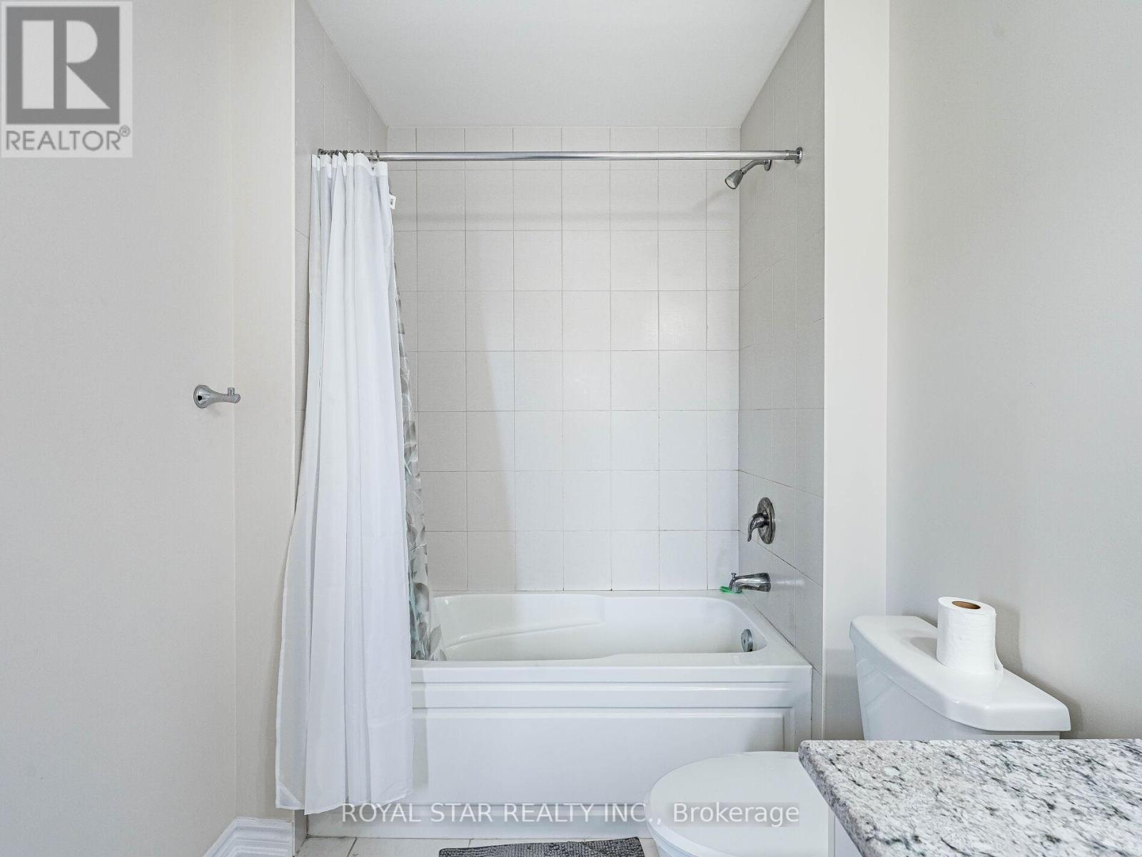 178 Newhouse Boulevard, Caledon, ON - Indoor Photo Showing Bathroom