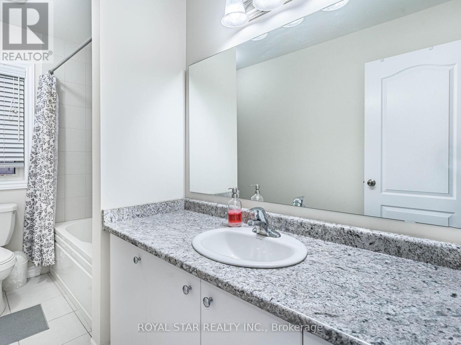 178 Newhouse Boulevard, Caledon, ON - Indoor Photo Showing Bathroom