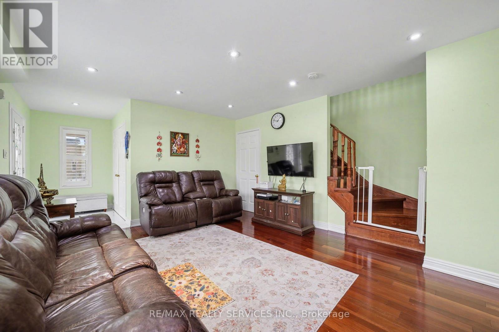 3203 Carabella Way, Mississauga, ON - Indoor Photo Showing Living Room