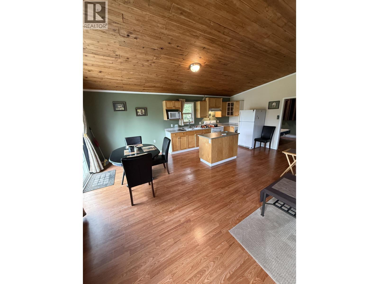 4994 Donsleequa Road, 108 Mile Ranch, BC - Indoor