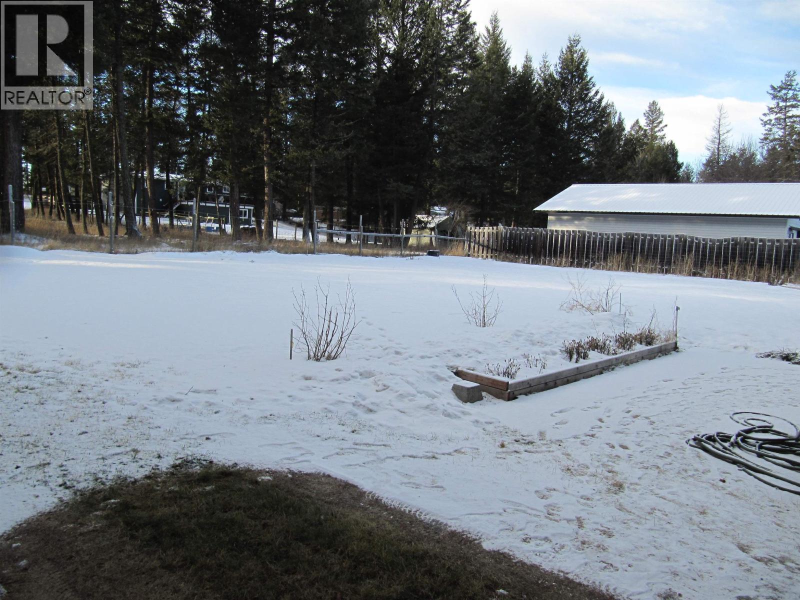 4994 Donsleequa Road, 108 Mile Ranch, BC - Outdoor