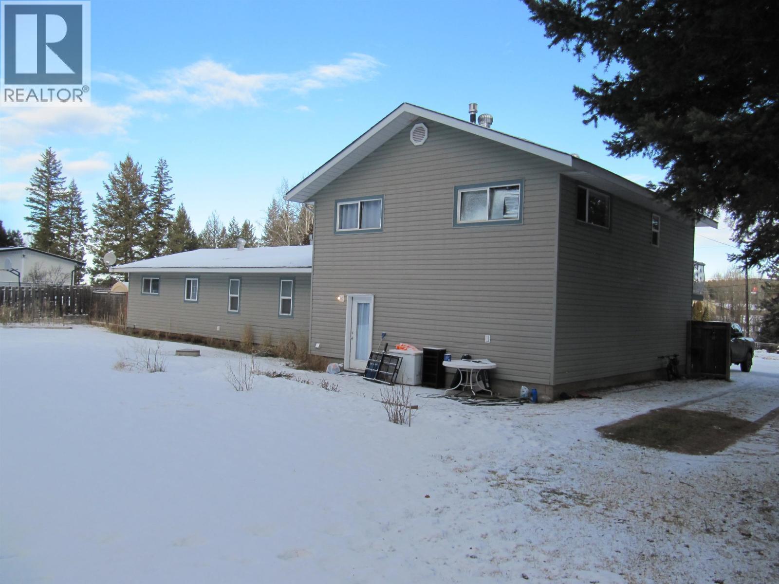 4994 Donsleequa Road, 108 Mile Ranch, BC - Outdoor With Exterior