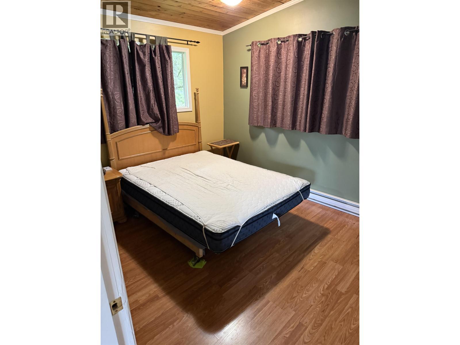 4994 Donsleequa Road, 108 Mile Ranch, BC - Indoor