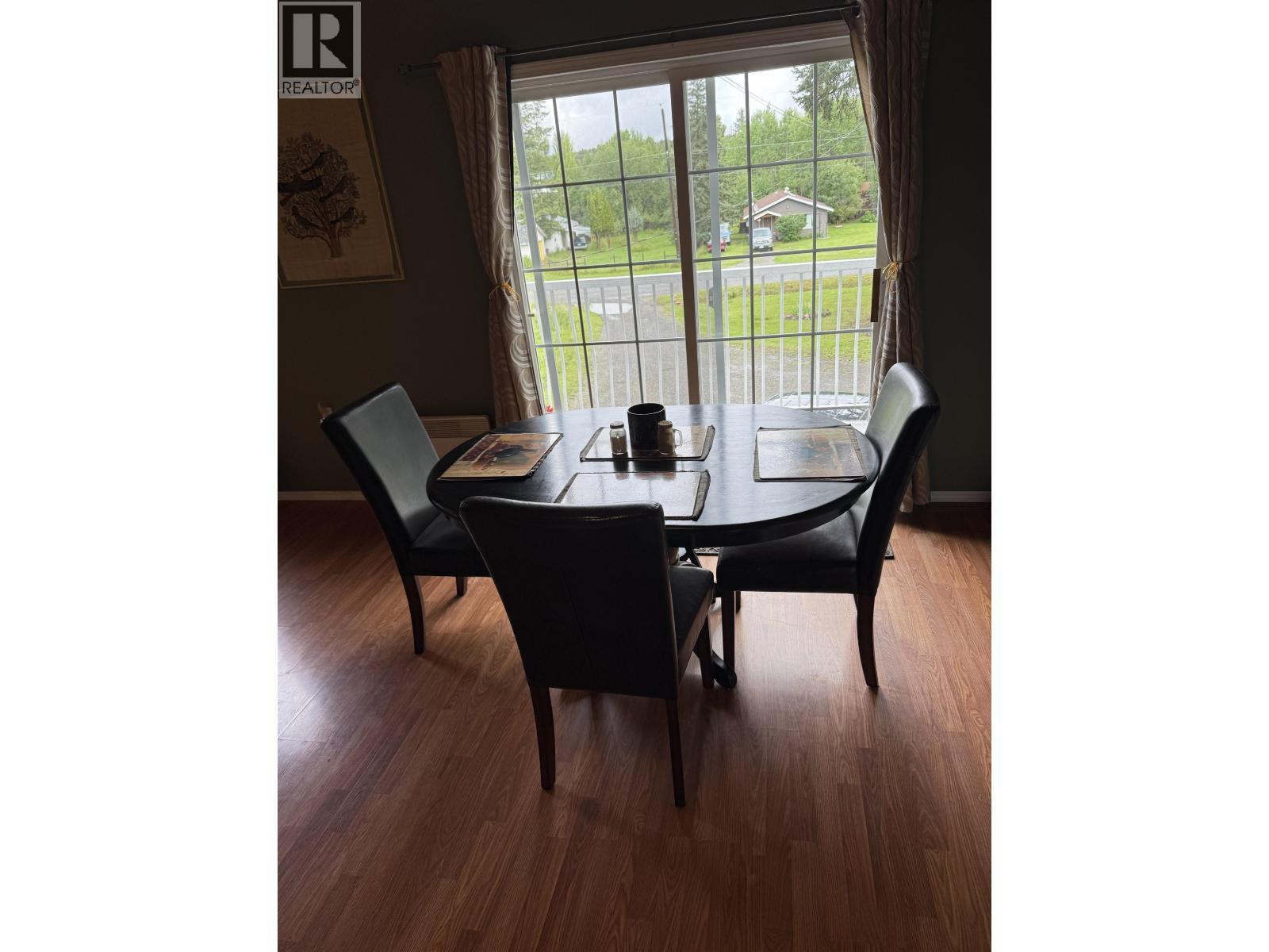 4994 Donsleequa Road, 108 Mile Ranch, BC - Indoor Photo Showing Dining Room