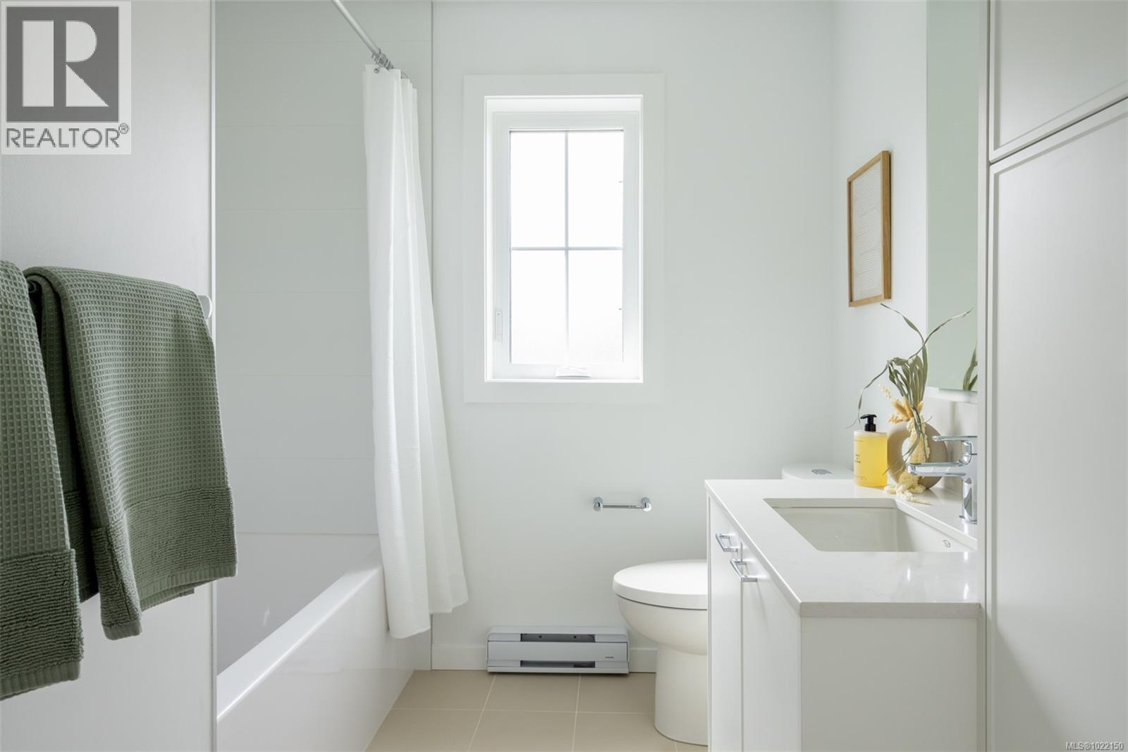 *Different floorplan, similar finishings - Th9 3450 Whittier Ave, Saanich, BC - Indoor Photo Showing Bathroom