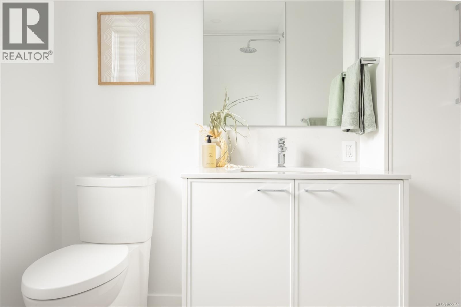 *Different floorplan, similar finishings - Th9 3450 Whittier Ave, Saanich, BC - Indoor Photo Showing Bathroom