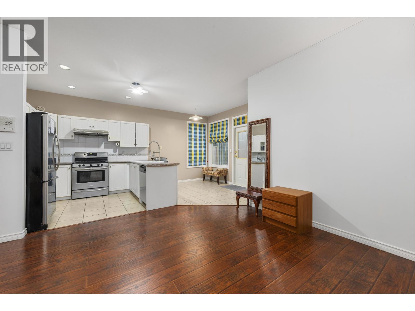 10231 Cambie Road, Richmond, BC - Indoor Photo Showing Kitchen