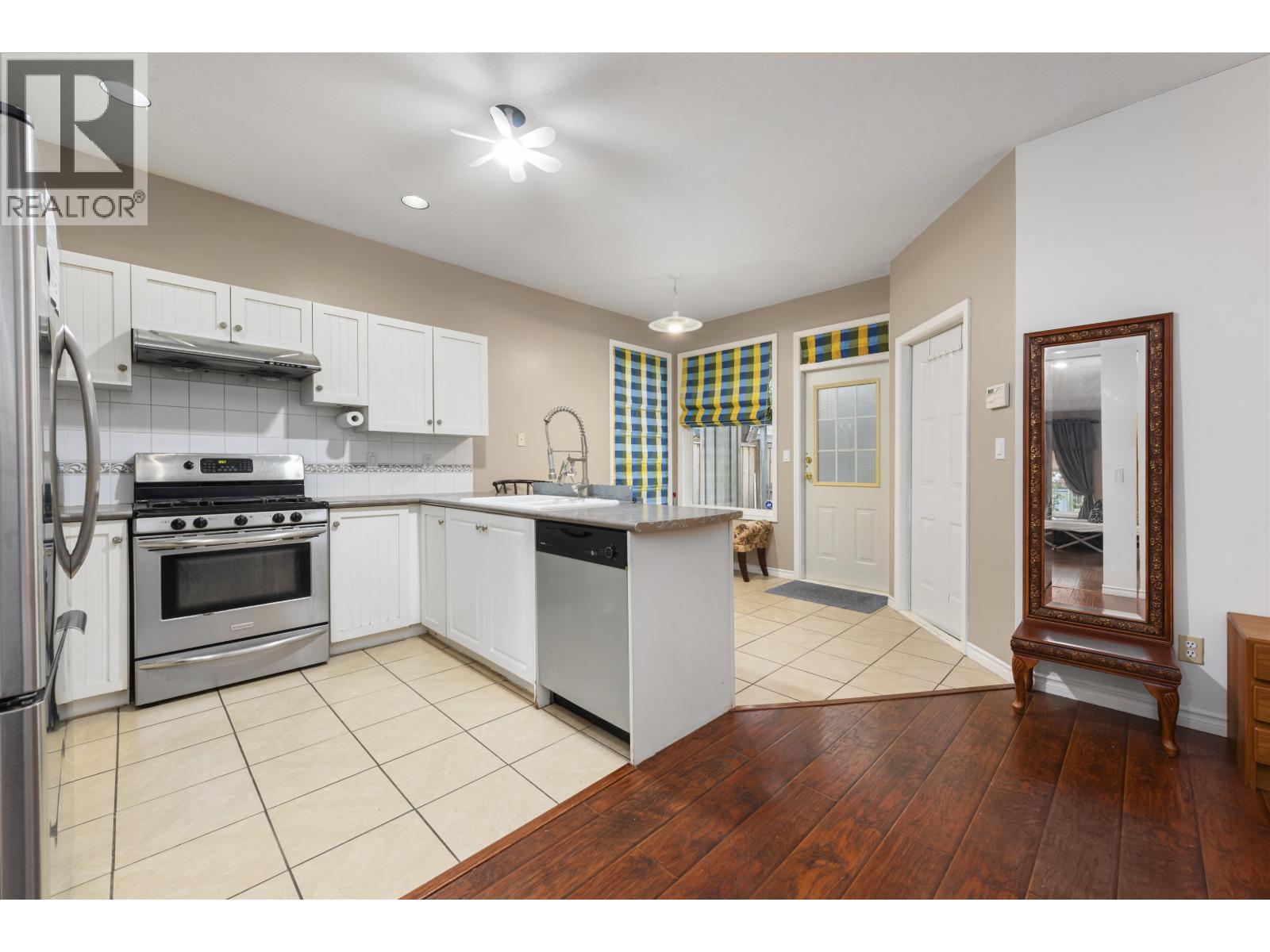 10231 Cambie Road, Richmond, BC - Indoor Photo Showing Kitchen