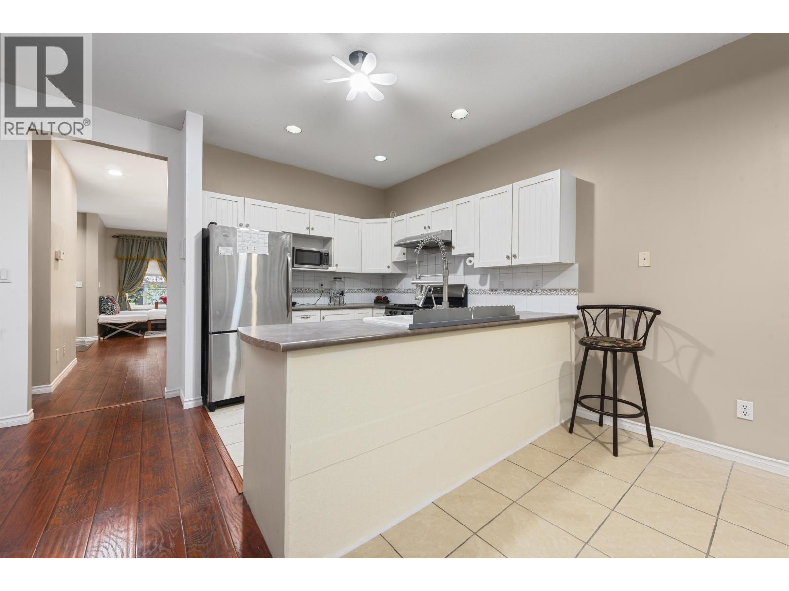 10231 Cambie Road, Richmond, BC - Indoor Photo Showing Kitchen