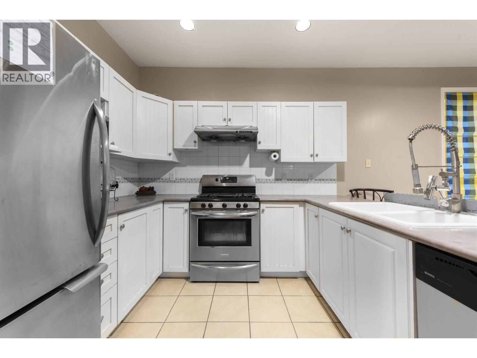 10231 Cambie Road, Richmond, BC - Indoor Photo Showing Kitchen With Double Sink