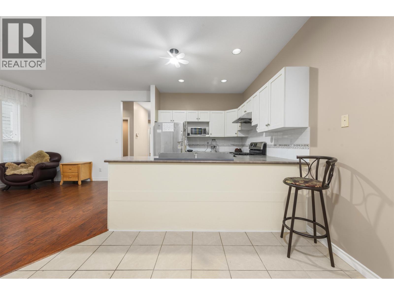 10231 Cambie Road, Richmond, BC - Indoor Photo Showing Kitchen