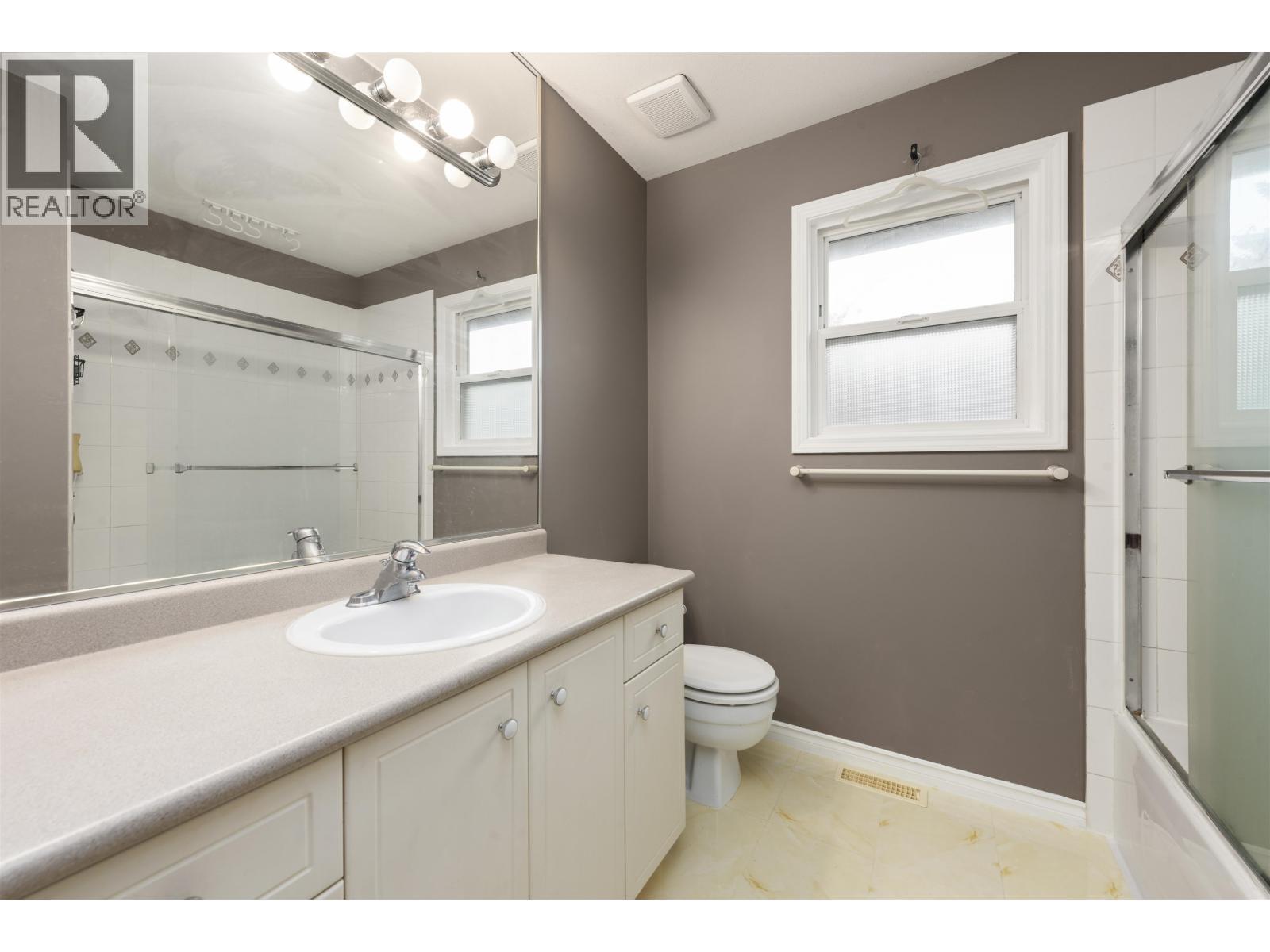 10231 Cambie Road, Richmond, BC - Indoor Photo Showing Bathroom