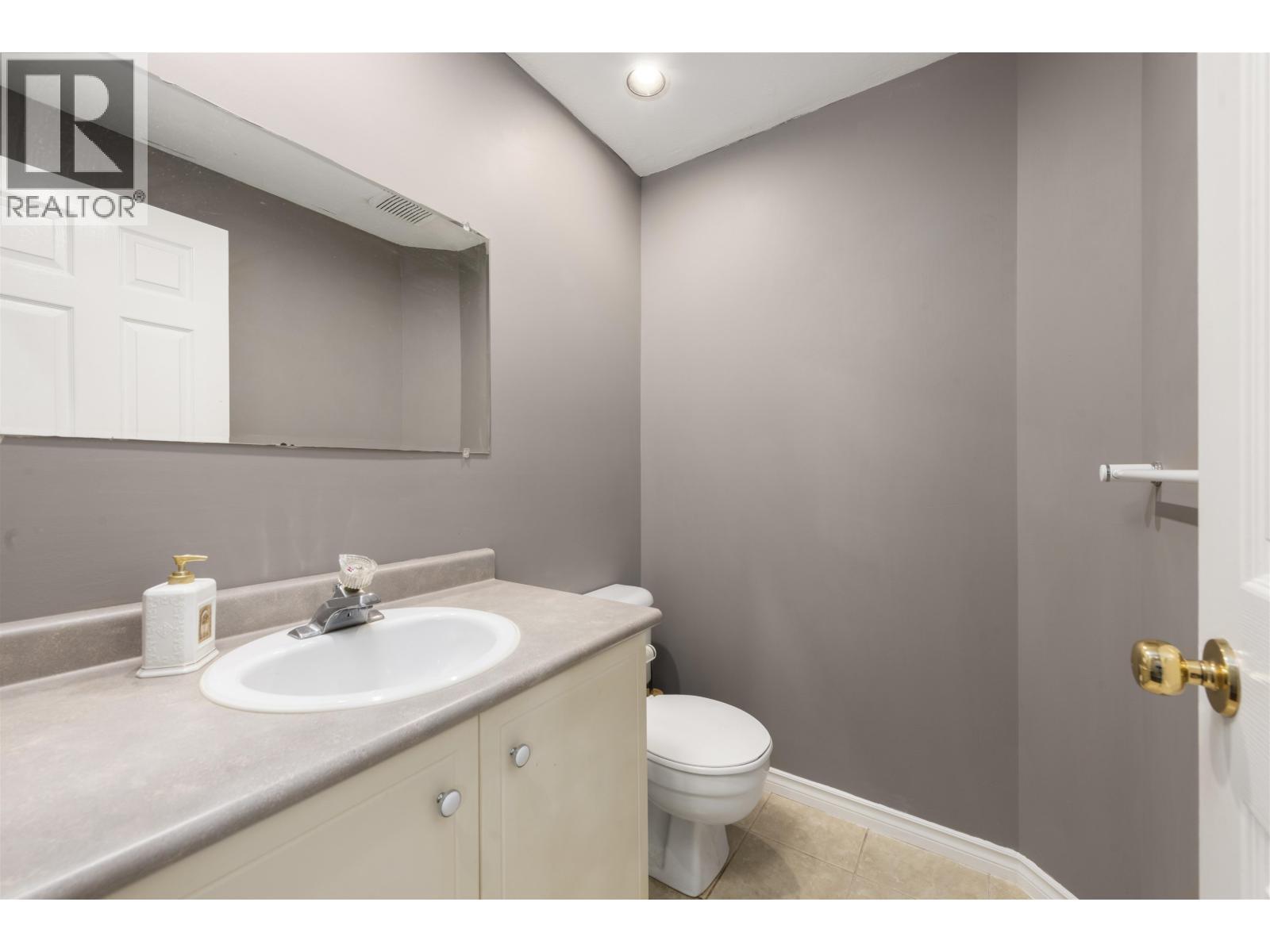 10231 Cambie Road, Richmond, BC - Indoor Photo Showing Bathroom