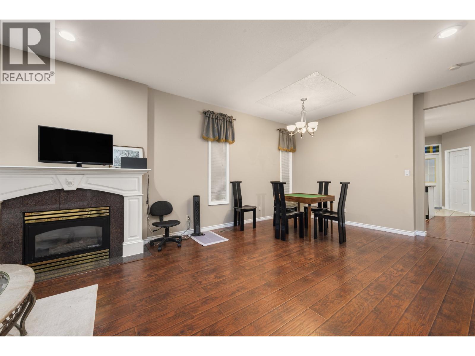 10231 Cambie Road, Richmond, BC - Indoor Photo Showing Living Room With Fireplace