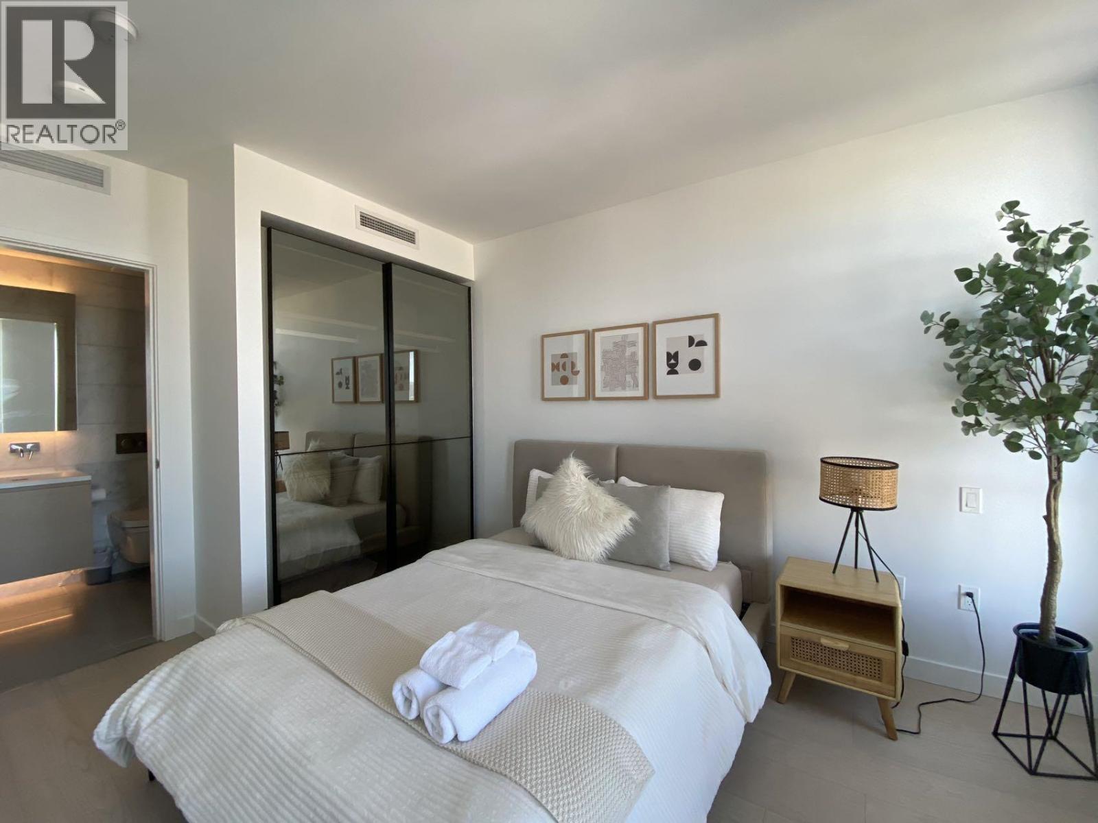 3901 1289 Hornby Street, Vancouver, BC - Indoor Photo Showing Bedroom