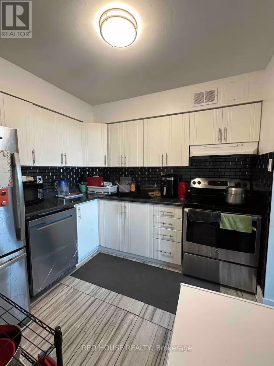 801 - Room 2 - 3555 Derry Road, Mississauga, ON - Indoor Photo Showing Kitchen