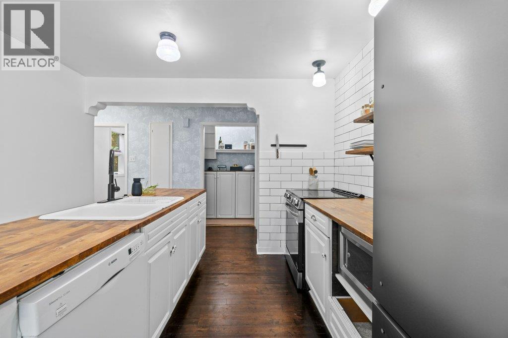 1210 Trans Canada Highway Highway Ne Lot# 1, Salmon Arm, BC - Indoor Photo Showing Kitchen