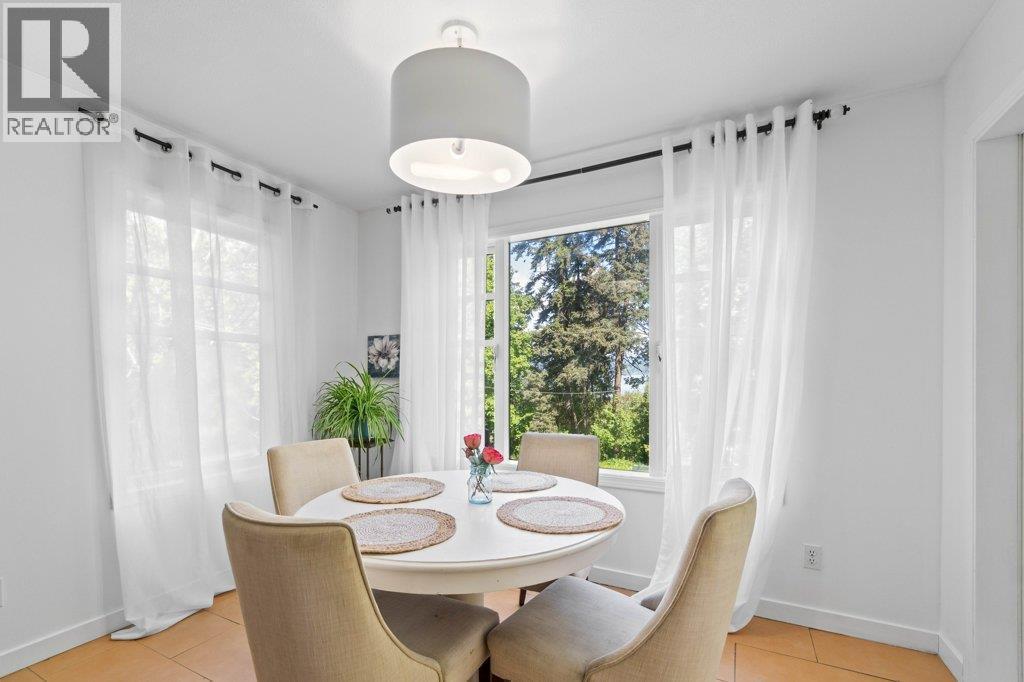 1210 Trans Canada Highway Highway Ne Lot# 1, Salmon Arm, BC - Indoor Photo Showing Dining Room