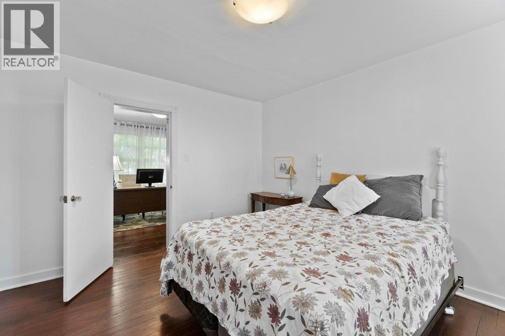 1210 Trans Canada Highway Highway Ne Lot# 1, Salmon Arm, BC - Indoor Photo Showing Bedroom