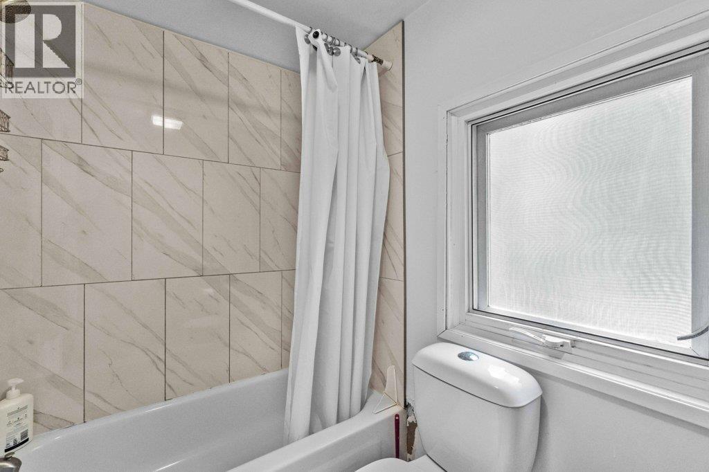 carriage home - 1210 Trans Canada Highway Highway Ne Lot# 1, Salmon Arm, BC - Indoor Photo Showing Bathroom