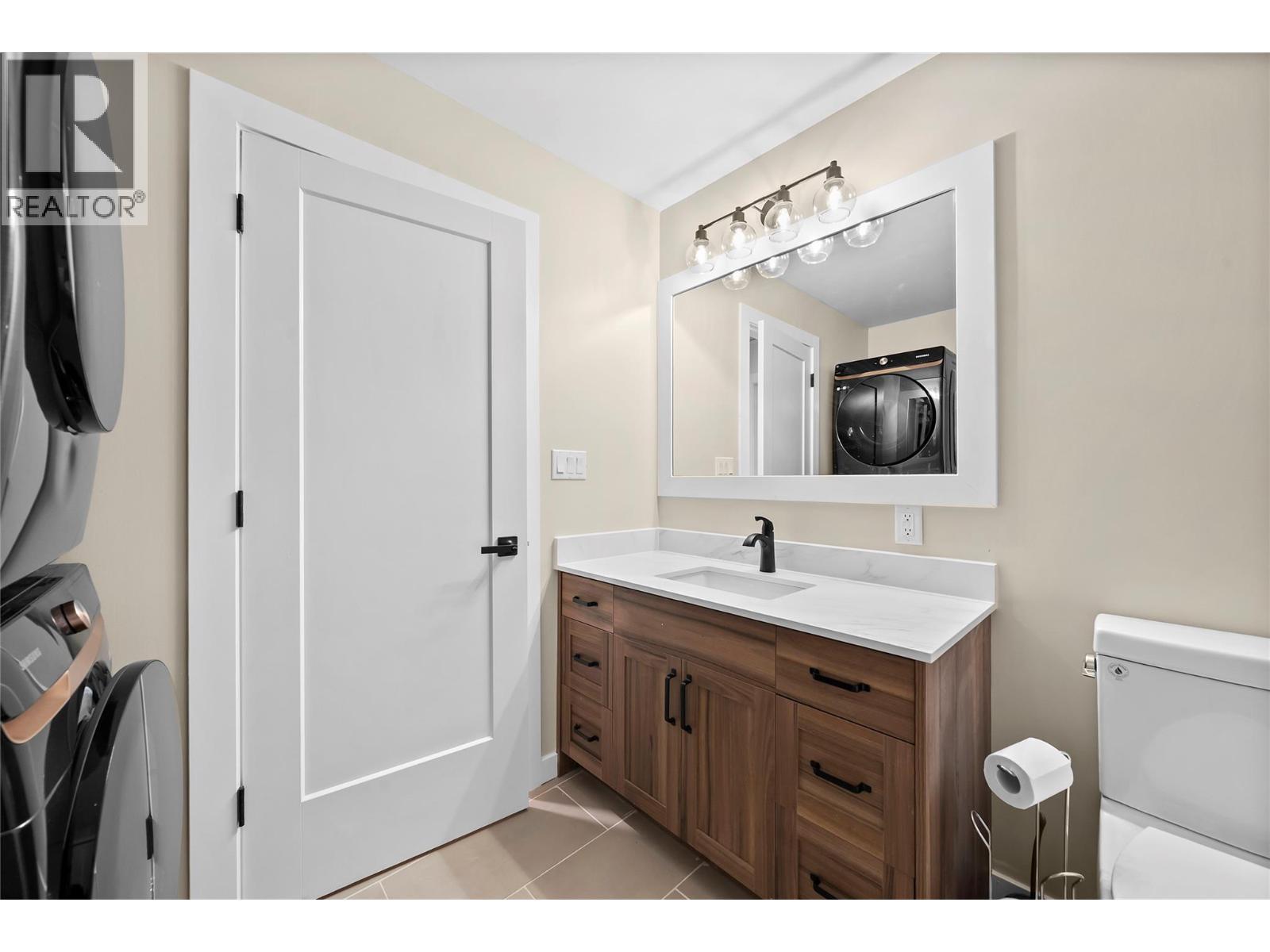 2022 Eagle Bay Road, Blind Bay, BC - Indoor