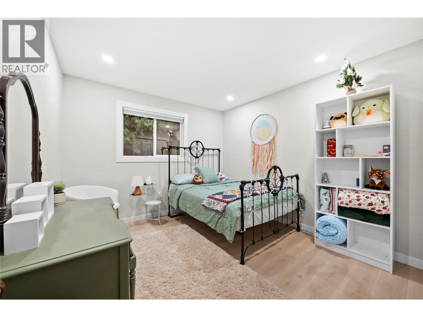 2022 Eagle Bay Road, Blind Bay, BC - Indoor Photo Showing Bedroom