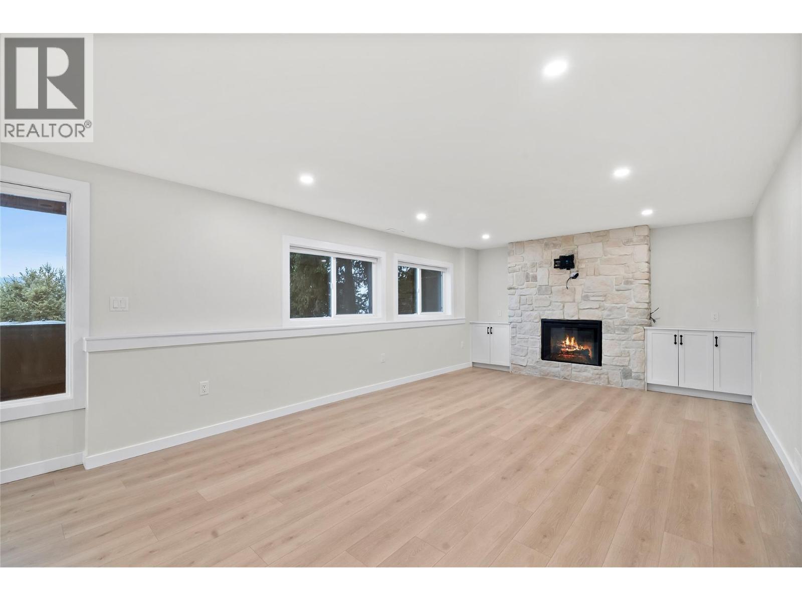 2022 Eagle Bay Road, Blind Bay, BC - Indoor With Fireplace