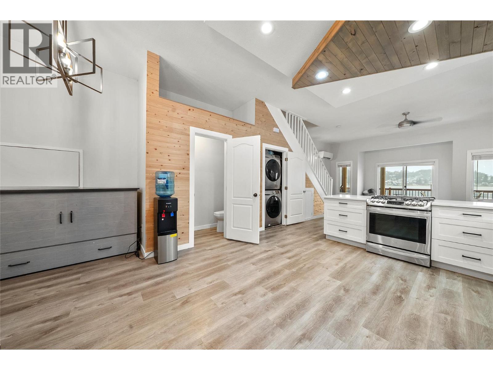 2022 Eagle Bay Road, Blind Bay, BC - Indoor