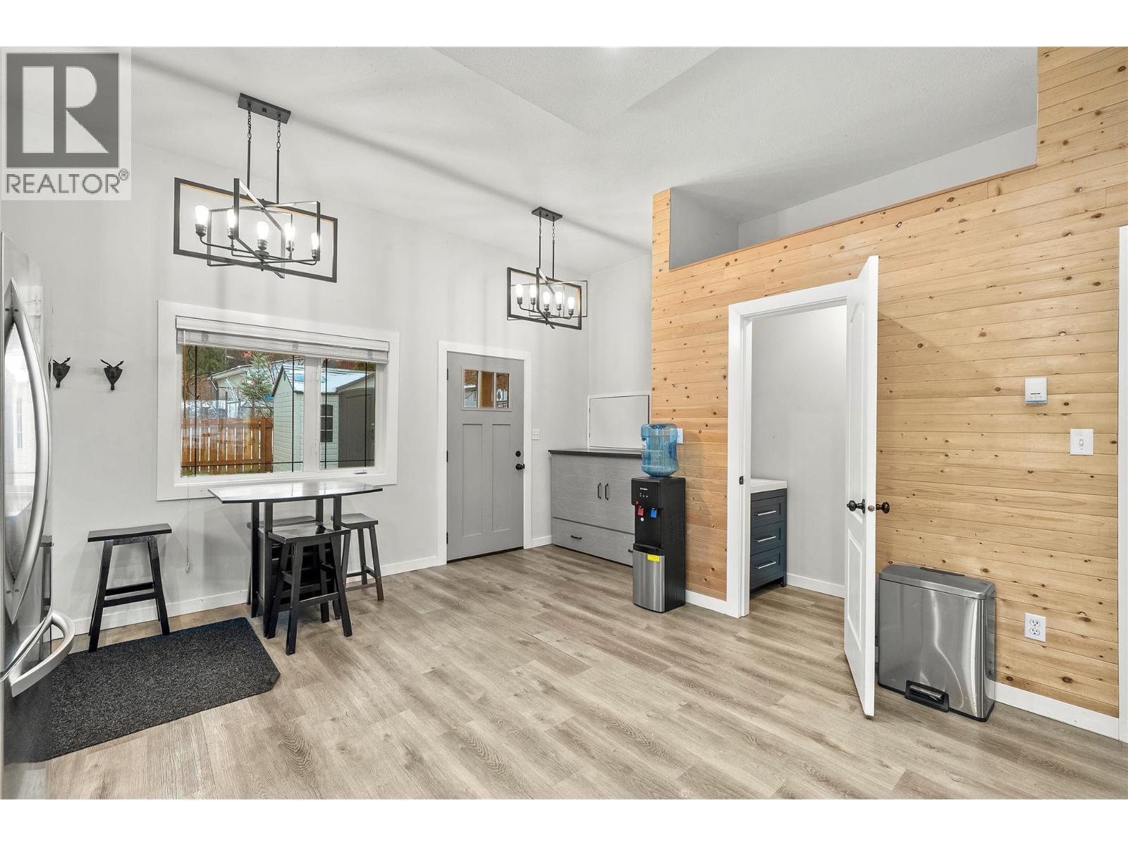 2022 Eagle Bay Road, Blind Bay, BC - Indoor