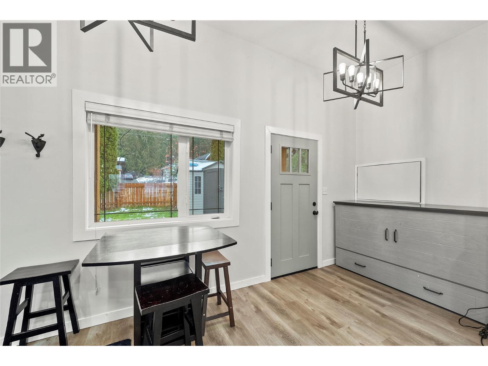 2022 Eagle Bay Road, Blind Bay, BC - Indoor