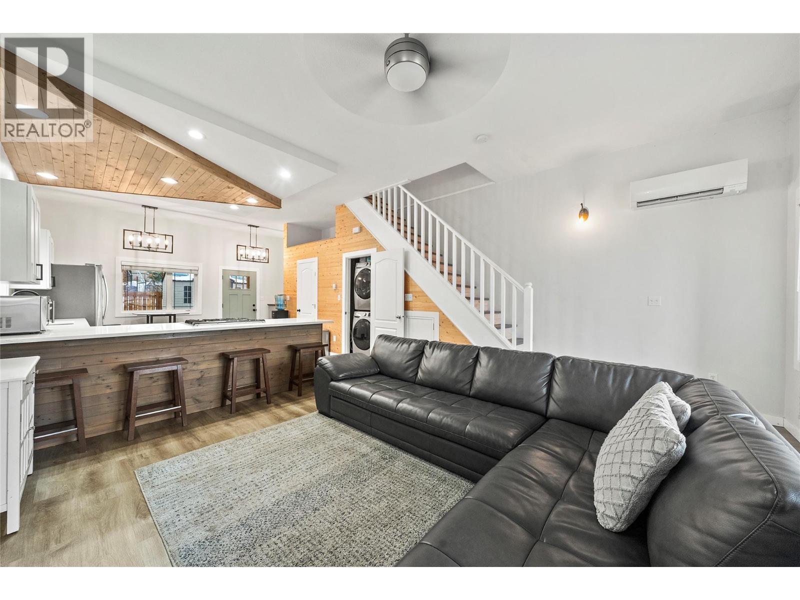 2022 Eagle Bay Road, Blind Bay, BC - Indoor Photo Showing Living Room