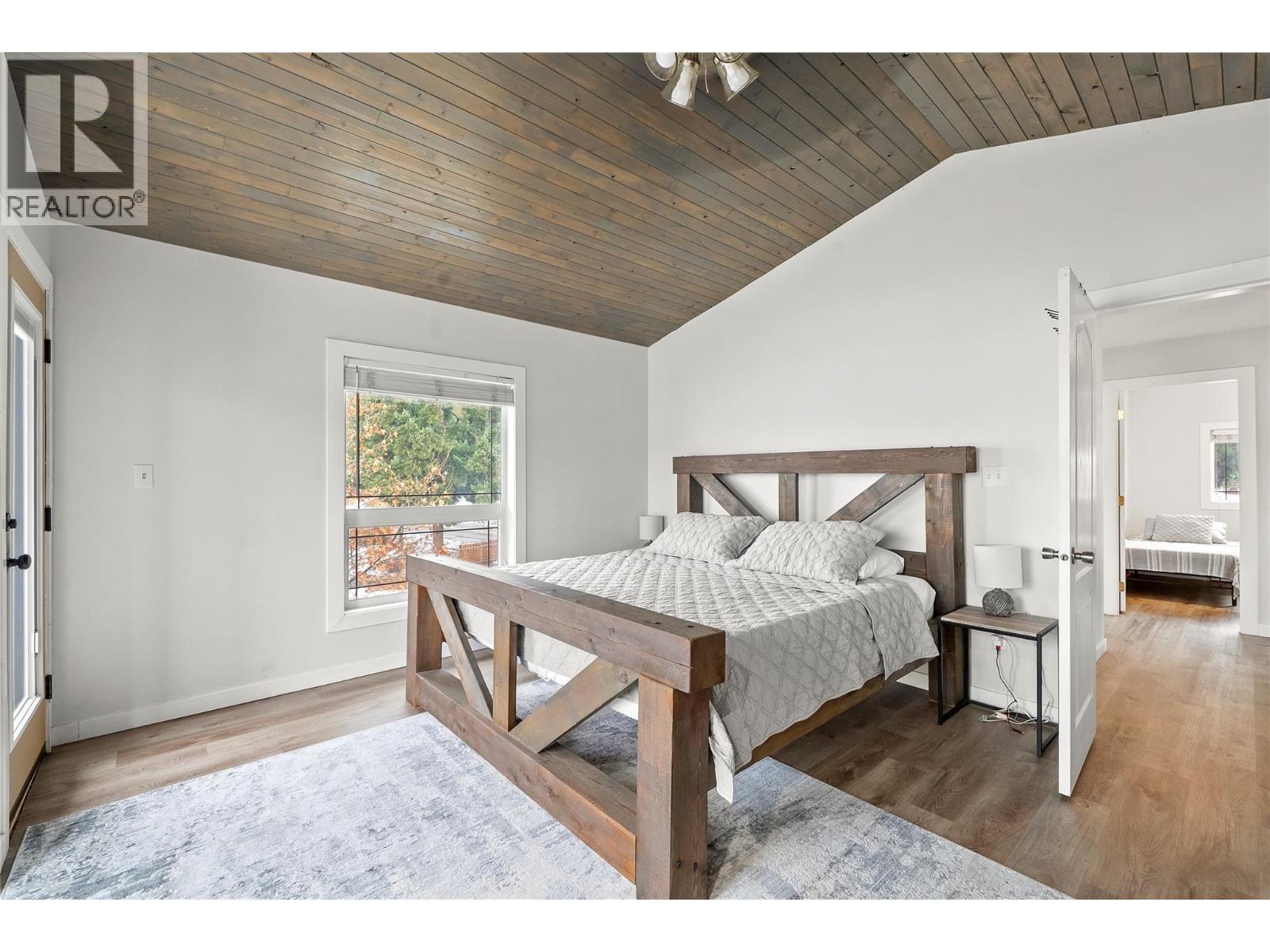 2022 Eagle Bay Road, Blind Bay, BC - Indoor Photo Showing Bedroom