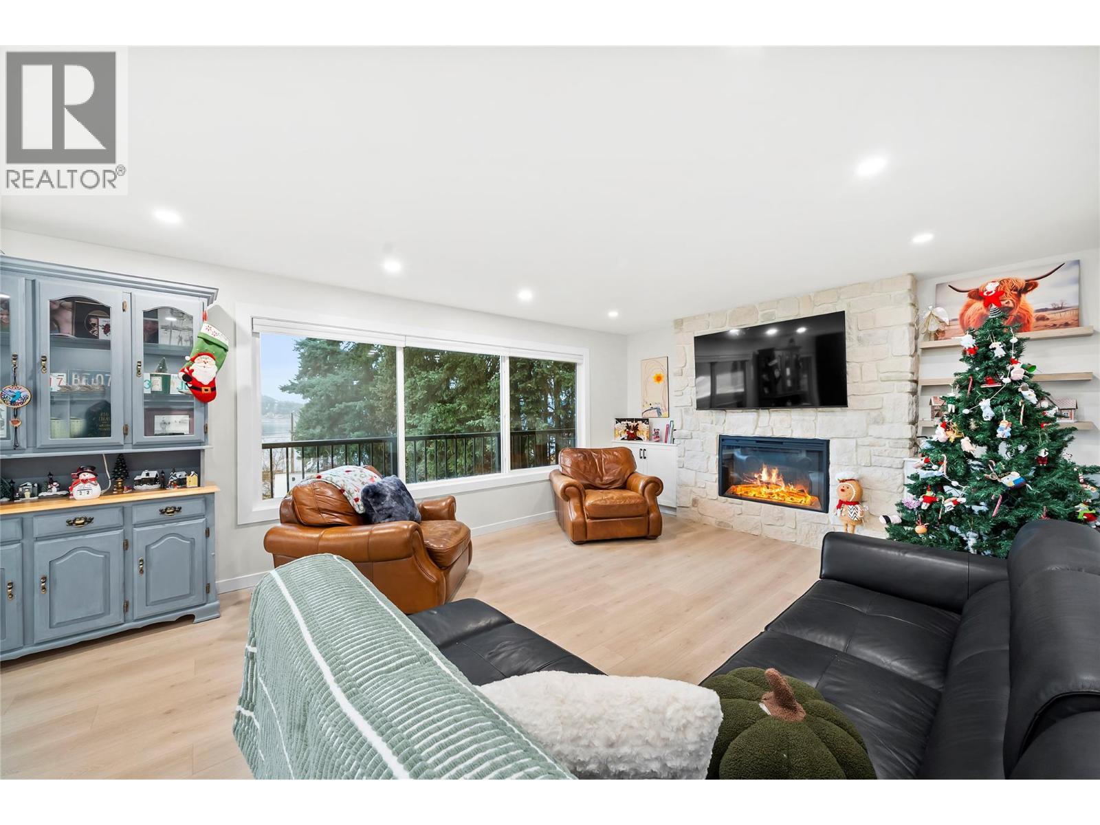 2022 Eagle Bay Road, Blind Bay, BC - Indoor Photo Showing Living Room With Fireplace