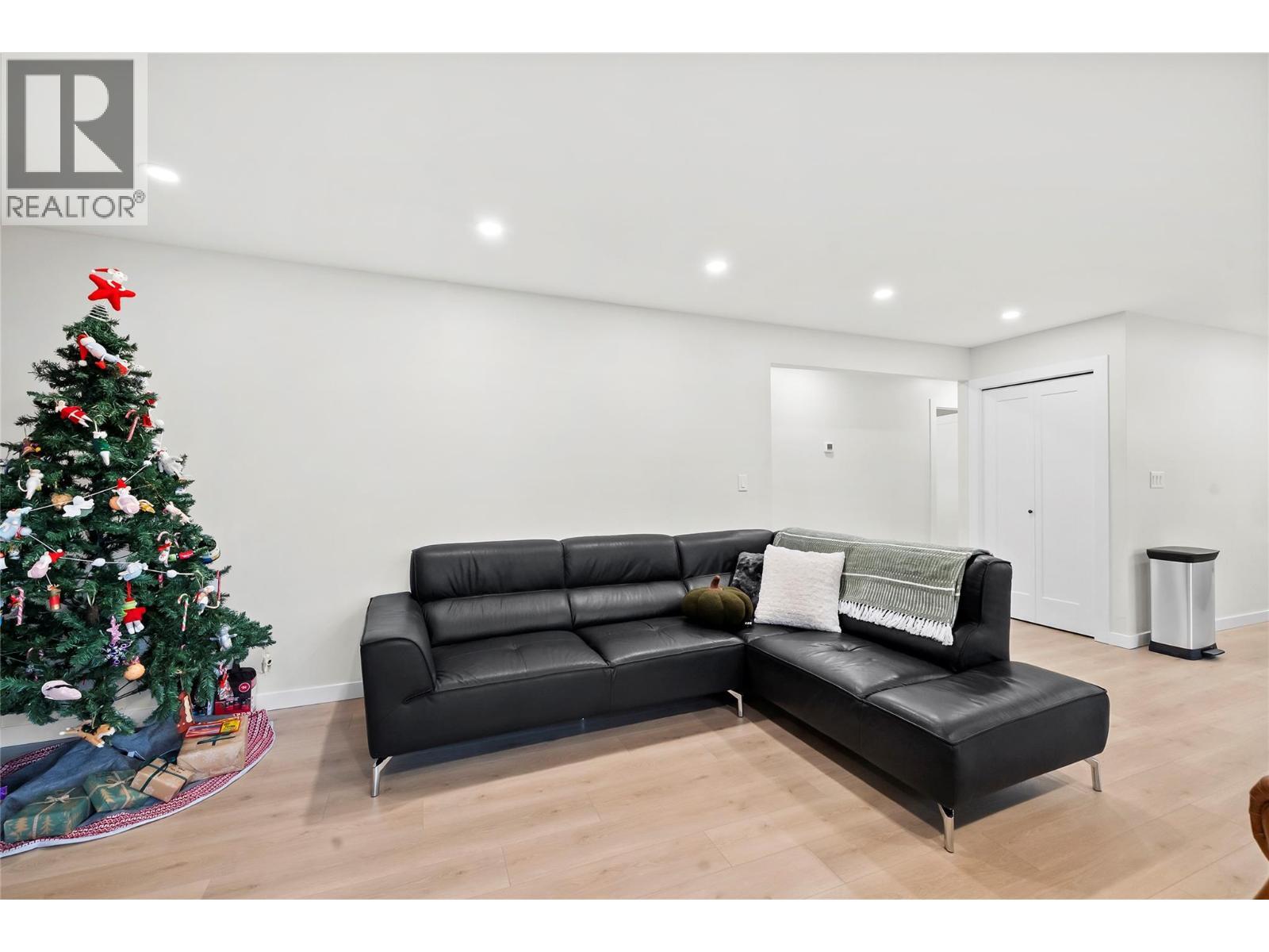 2022 Eagle Bay Road, Blind Bay, BC - Indoor