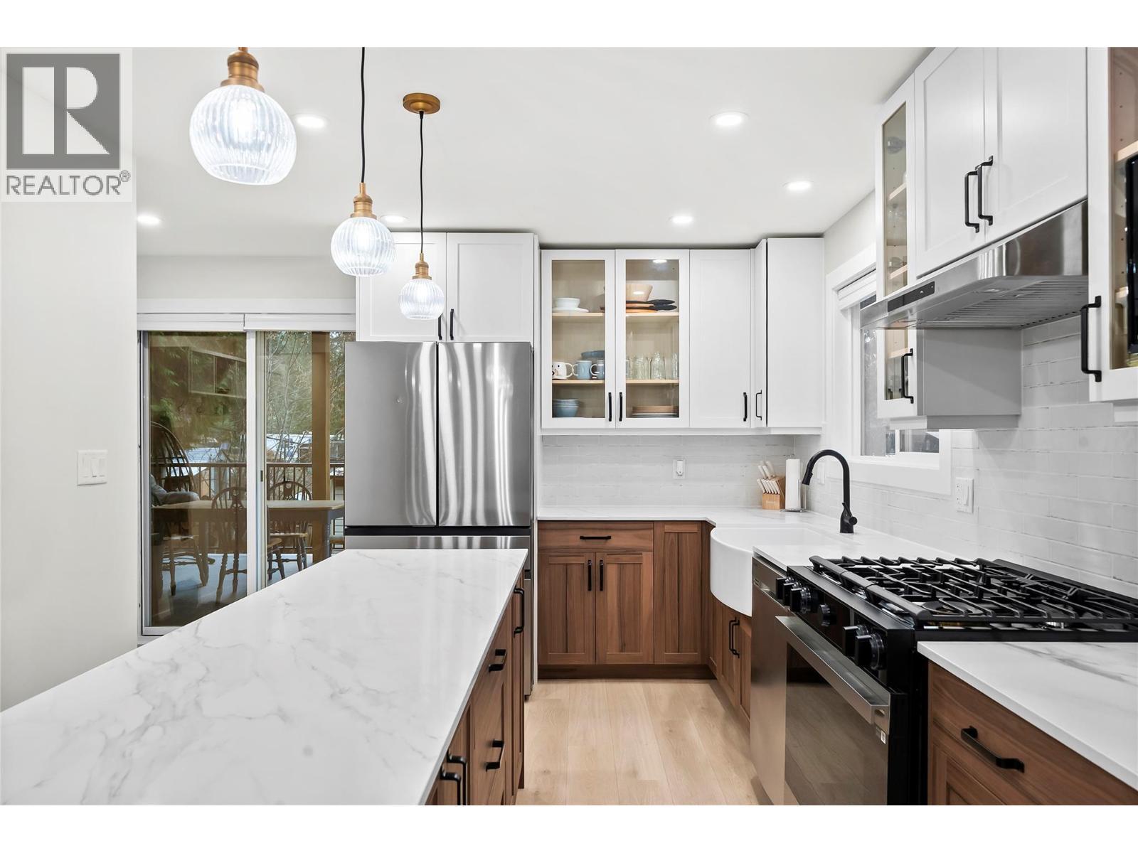 2022 Eagle Bay Road, Blind Bay, BC - Indoor Photo Showing Kitchen With Upgraded Kitchen