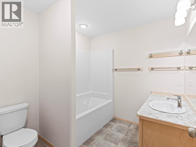 47 Wyvern Avenue, Whitehorse, YT - Indoor Photo Showing Bathroom