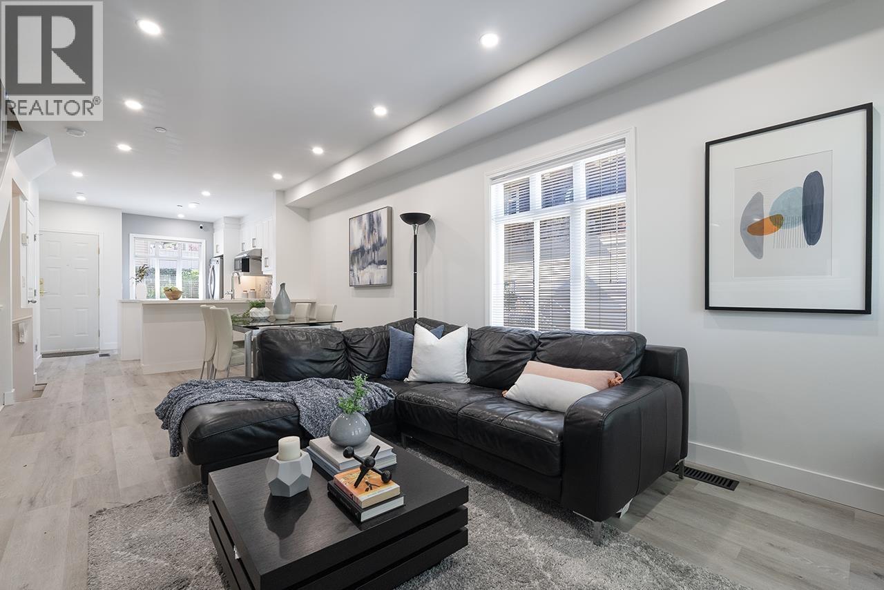 2880 E Kent Avenue South, Vancouver, BC - Indoor Photo Showing Living Room