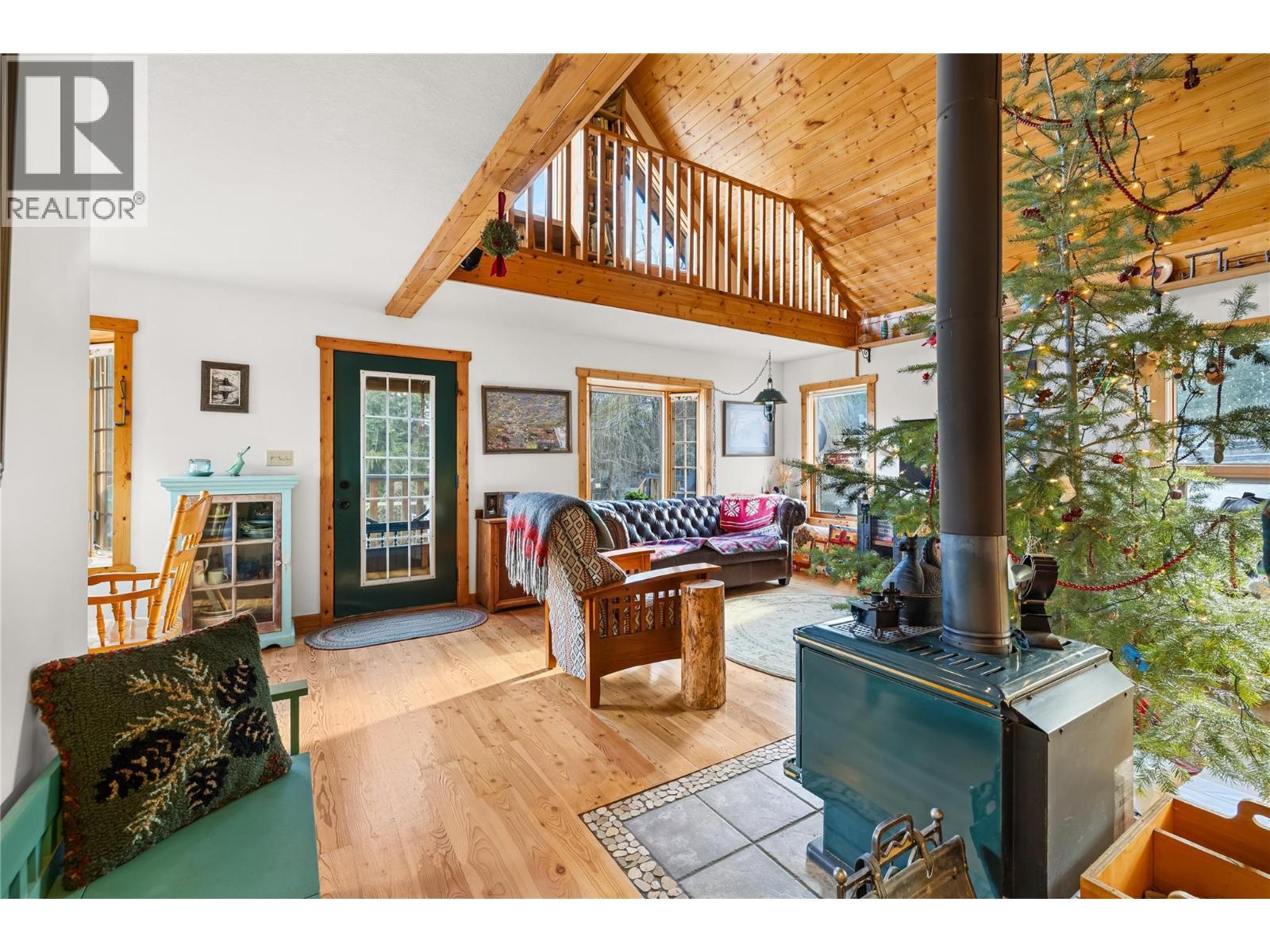 2033 Smith Road, Creston, BC - Indoor