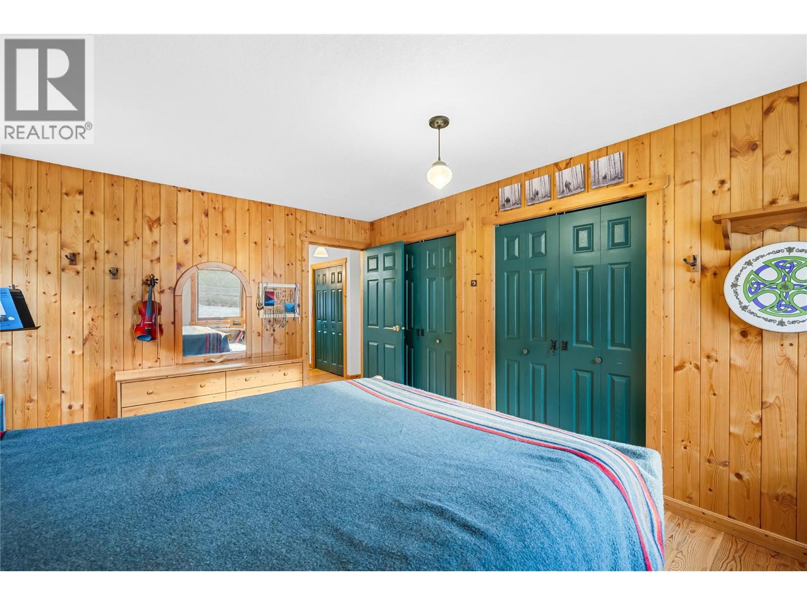 2033 Smith Road, Creston, BC - Indoor Photo Showing Bedroom
