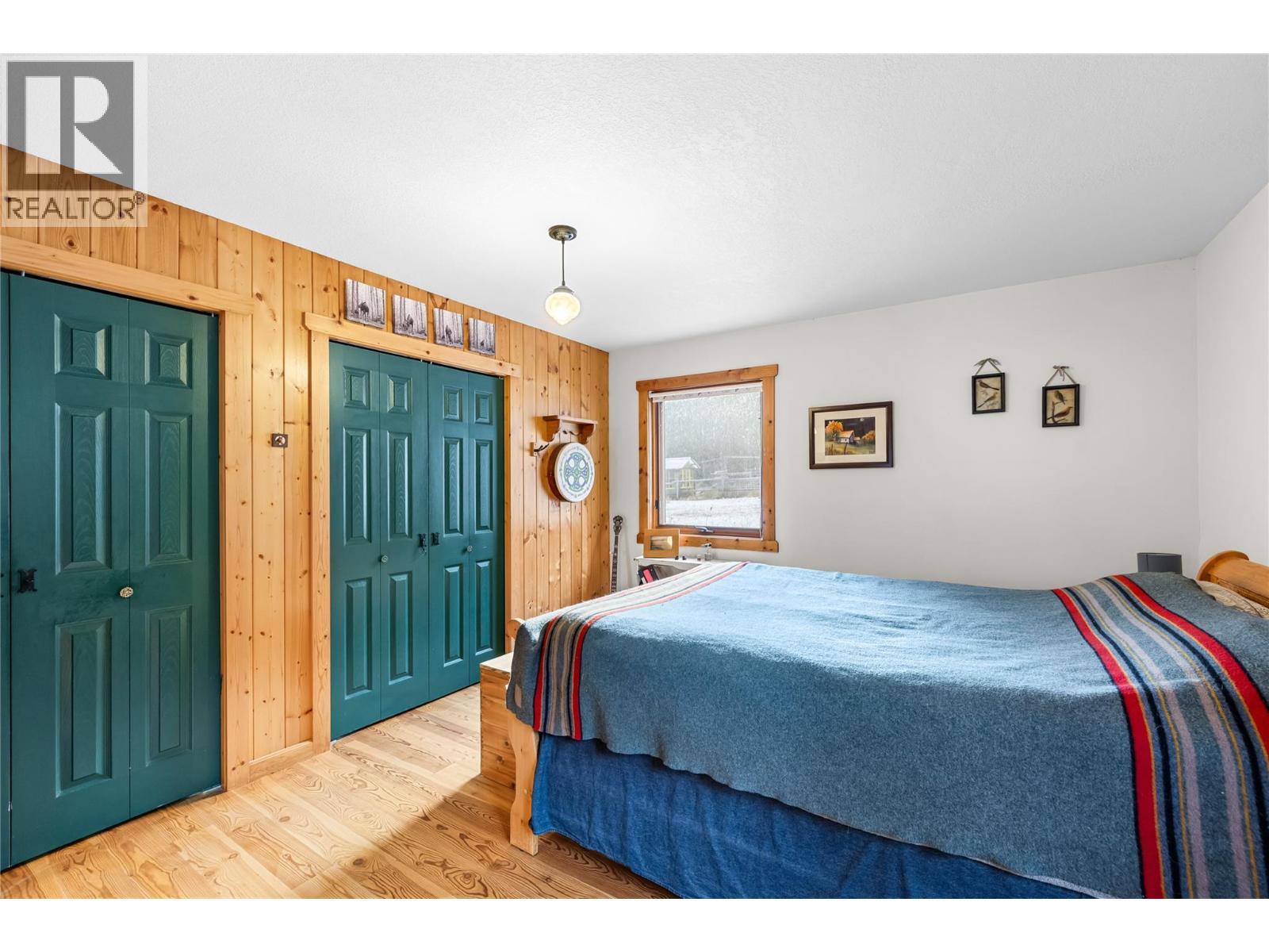 2033 Smith Road, Creston, BC - Indoor Photo Showing Bedroom