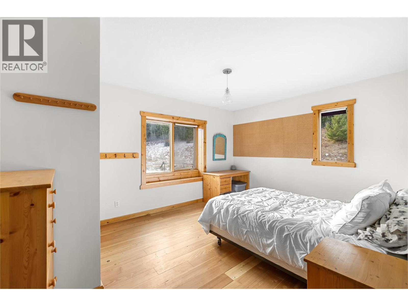 2033 Smith Road, Creston, BC - Indoor Photo Showing Bedroom