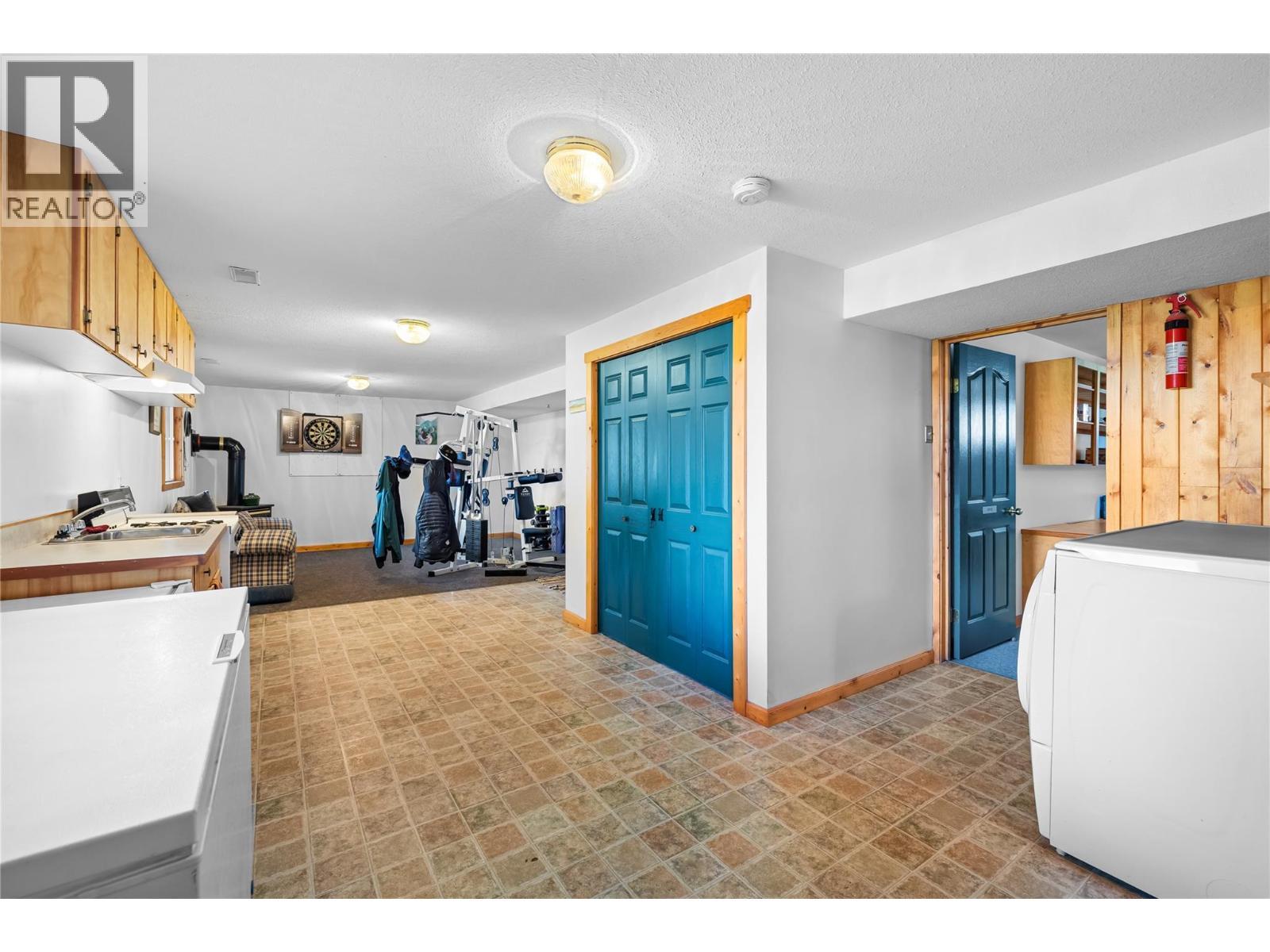 2033 Smith Road, Creston, BC - Indoor