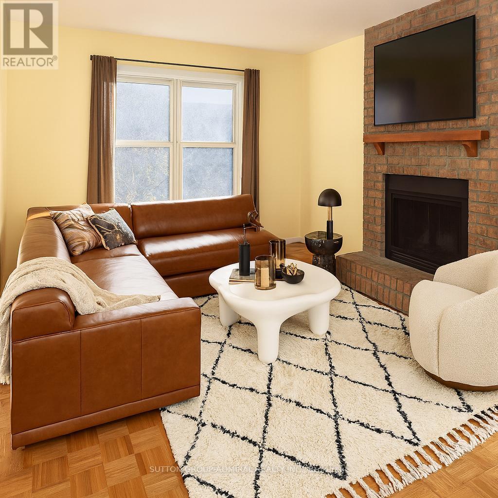 115 Glen Crescent, Vaughan, ON - Indoor Photo Showing Living Room With Fireplace