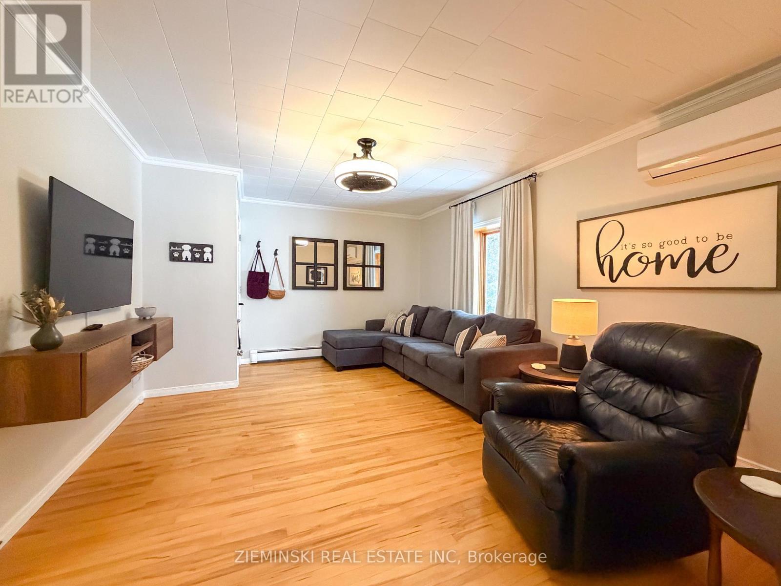 637 Montrock Street, Iroquois Falls, ON - Indoor