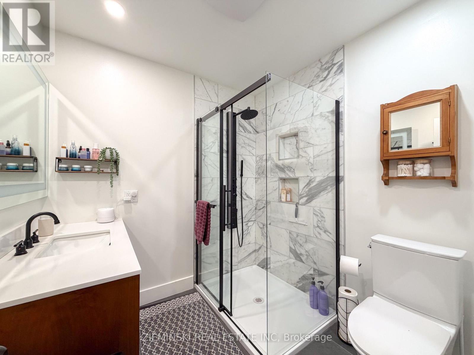 637 Montrock Street, Iroquois Falls, ON - Indoor Photo Showing Bathroom